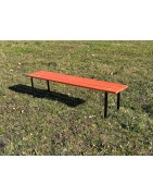 Banc en bois lasure orange avec ces pied en métal noir