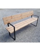 Banc en bois naturel avec ces pieds en métal noir
