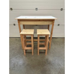 Table haute en bois naturel avec ces tabouret en bois naturel