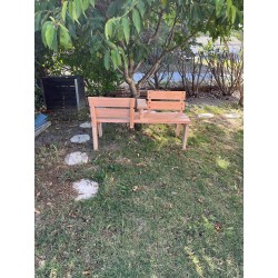 Banc confident en bois naturel
