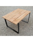 Table basse en bois naturel avec ces pieds en métal noir