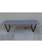 Banc en bois avec lasure grise et ça base en métal peint noir