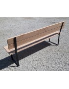 Banc en bois avec dossier en bois et ça base en métal peint noir